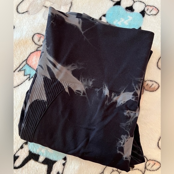 Stylish Black Tie-Dye Women's Leggings, size L - Picture 11 of 12